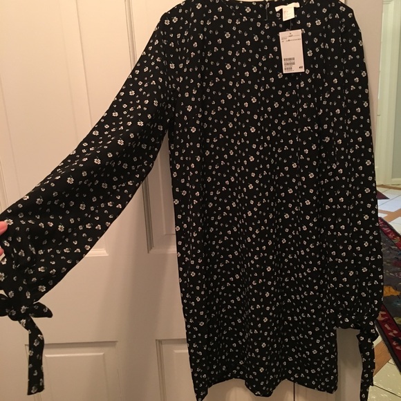 Floral NWT H&M tie sleeve dress - Picture 1 of 7